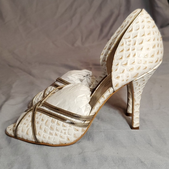 Shoes - Picture 3 of 6